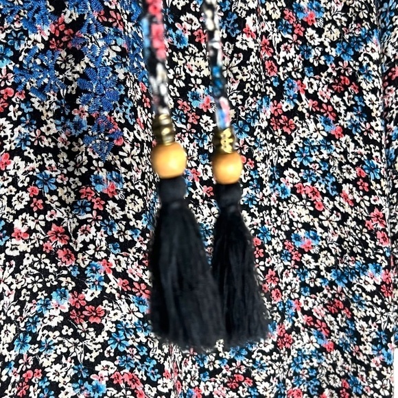 Mason & Belle Ditsy Floral Boho Embroidered Top with Tassels Size Medium - Picture 4 of 8